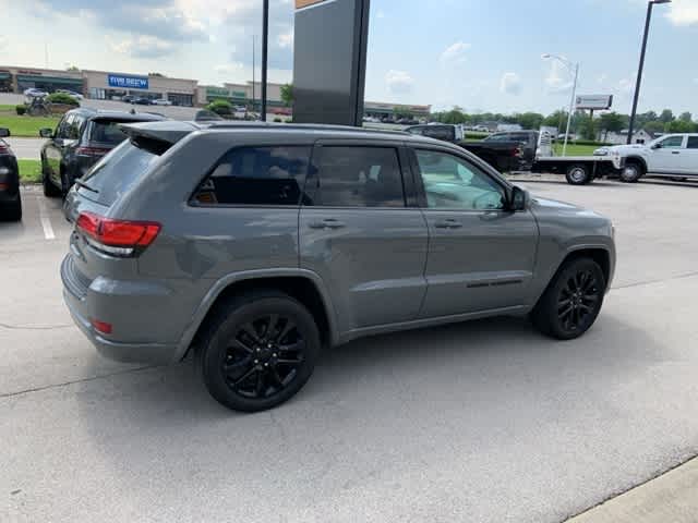 Thumbnail: 2020 Jeep Grand Cherokee - 24