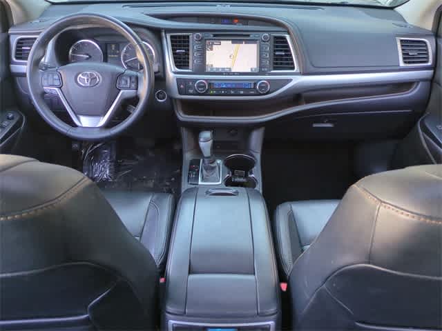 Thumbnail: 2016 Toyota Highlander - 16