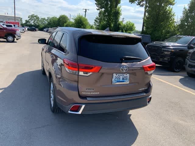 Thumbnail: 2017 Toyota Highlander - 21