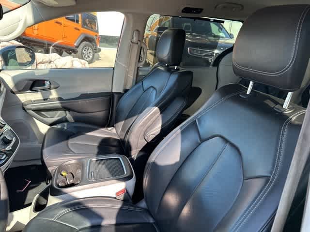 Thumbnail: 2022 Chrysler Pacifica - 3