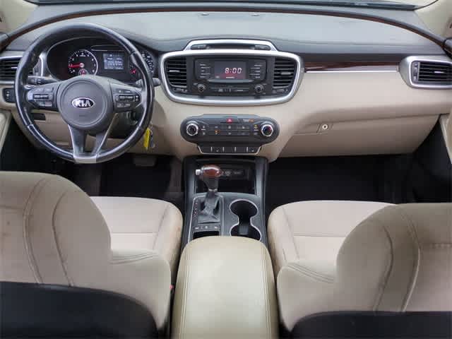 Thumbnail: 2016 Kia Sorento - 16