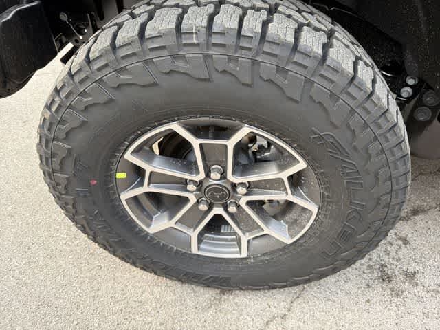 Thumbnail: 2026 Jeep Gladiator - 14