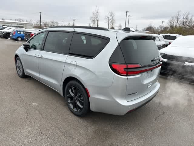 Thumbnail: 2026 Chrysler Pacifica - 16