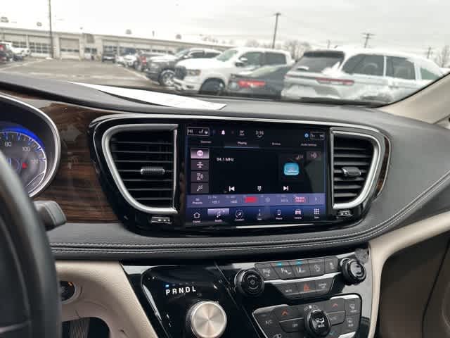 Thumbnail: 2022 Chrysler Pacifica - 8