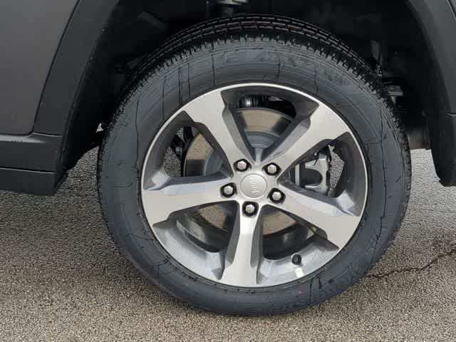 Thumbnail: 2026 Jeep Grand Cherokee L - 13