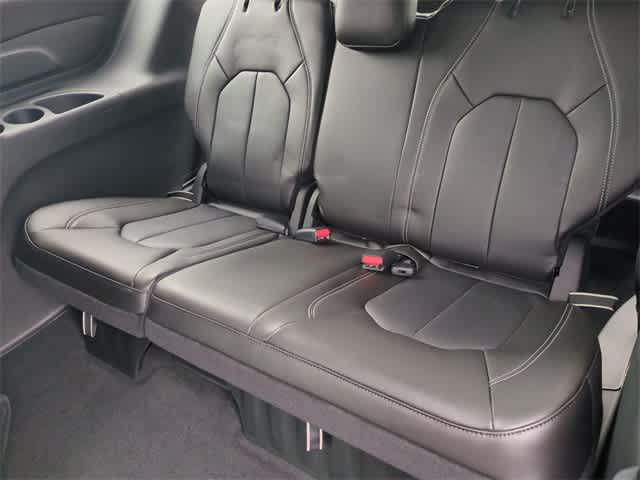 Thumbnail: 2026 Chrysler Pacifica - 36