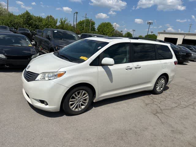 Thumbnail: 2017 Toyota Sienna - 12