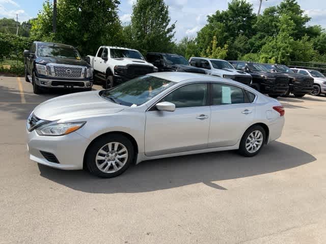 Thumbnail: 2018 Nissan Altima - 9