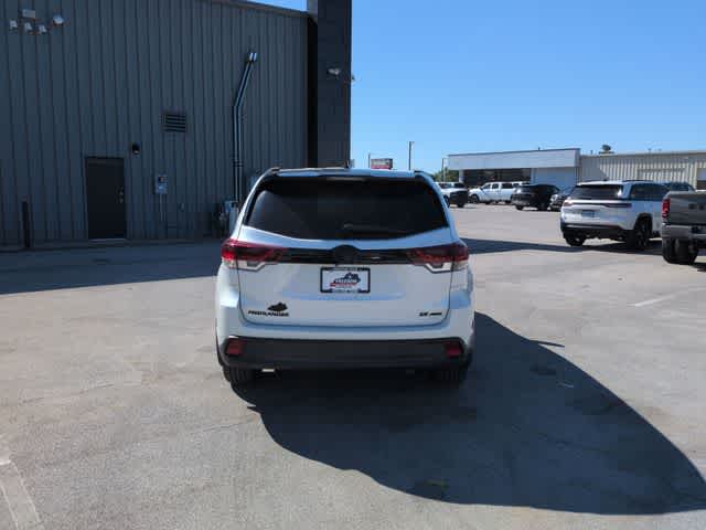 Thumbnail: 2019 Toyota Highlander - 7