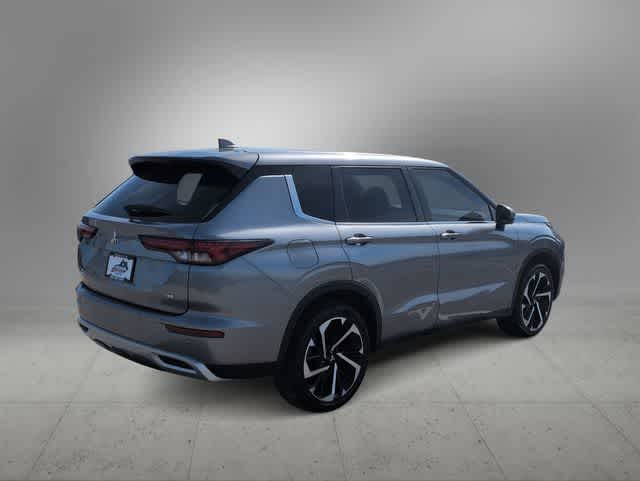 Thumbnail: 2024 Mitsubishi Outlander - 8