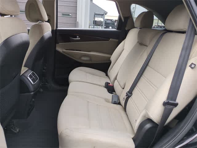 Thumbnail: 2016 Kia Sorento - 20