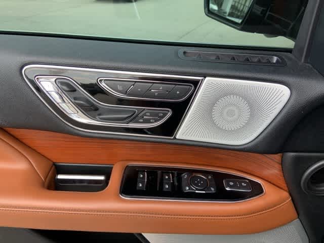 Thumbnail: 2020 Lincoln Navigator - 13