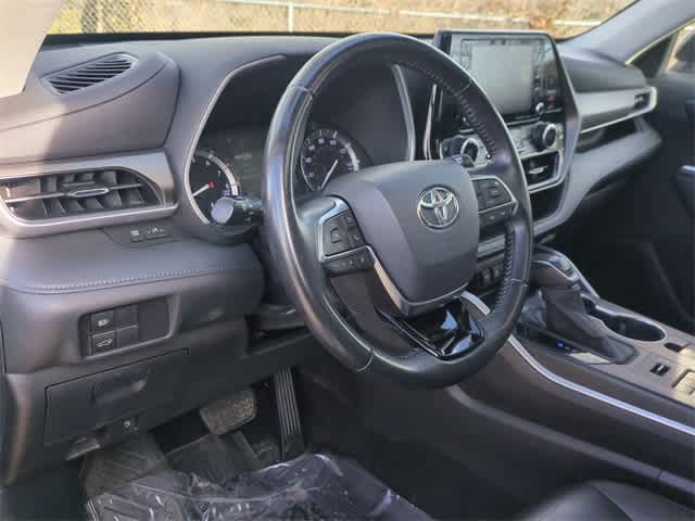 Thumbnail: 2020 Toyota Highlander - 10