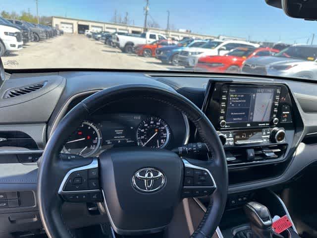 Thumbnail: 2021 Toyota Highlander - 7