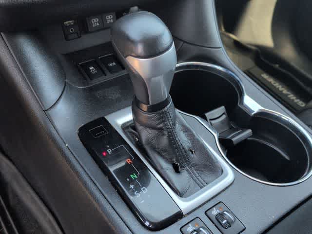 Thumbnail: 2019 Toyota Highlander - 33