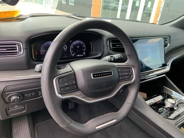 Thumbnail: 2022 Jeep Wagoneer - 4