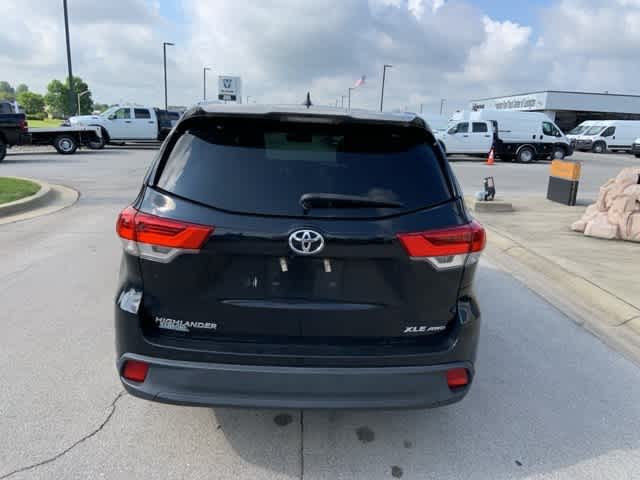 Thumbnail: 2018 Toyota Highlander - 23