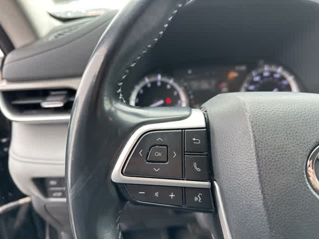 Thumbnail: 2022 Toyota Highlander - 8