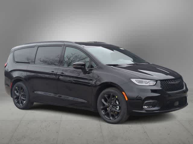 Thumbnail: 2026 Chrysler Pacifica - 2