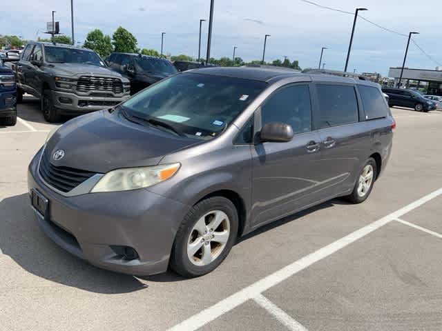 Thumbnail: 2014 Toyota Sienna - 10
