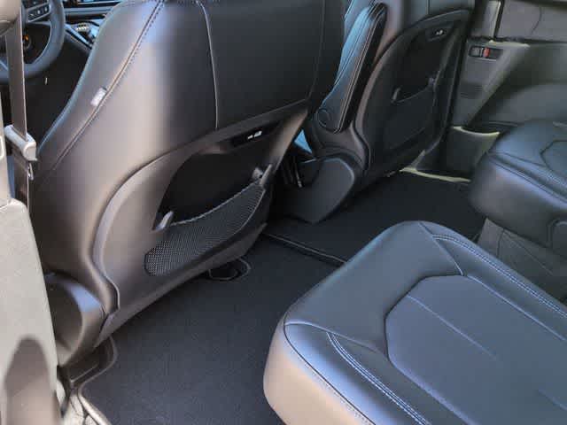 Thumbnail: 2027 Chrysler Pacifica - 18