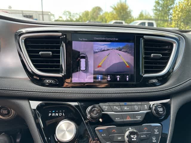 Thumbnail: 2018 Chrysler Pacifica - 6