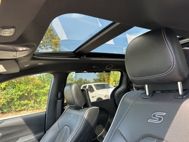 Thumbnail: 2018 Chrysler Pacifica - 10