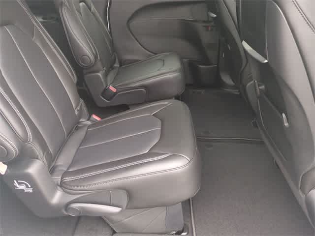 Thumbnail: 2026 Chrysler Pacifica - 21