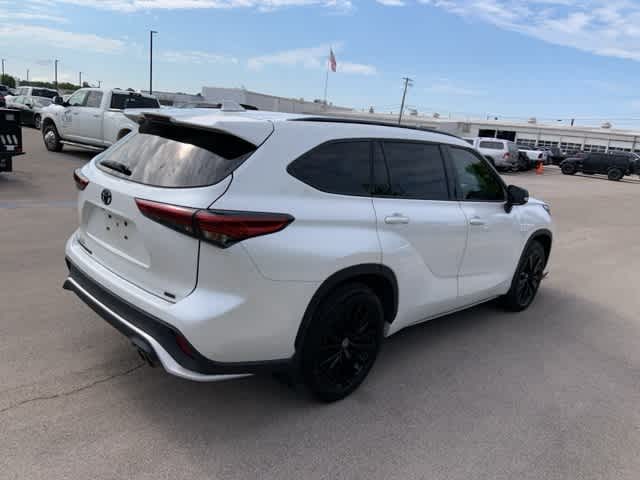 Thumbnail: 2023 Toyota Highlander - 23