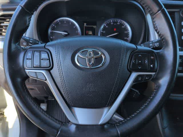Thumbnail: 2017 Toyota Highlander - 24