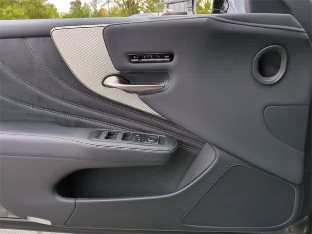 Thumbnail: 2022 Lexus LS - 33