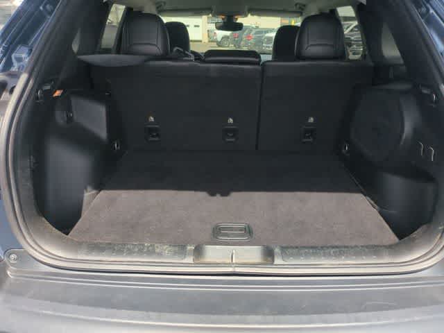 Thumbnail: 2019 Jeep Cherokee - 32