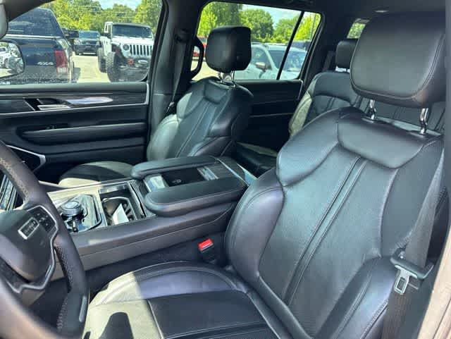Thumbnail: 2022 Jeep Wagoneer - 4