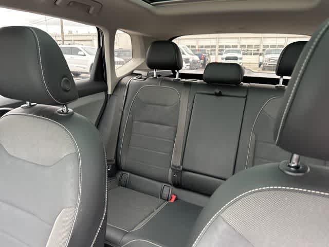 Thumbnail: 2022 Volkswagen Taos - 4