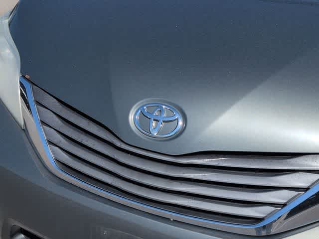 Thumbnail: 2014 Toyota Sienna - 12