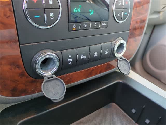 Thumbnail: 2008 Chevrolet Tahoe - 32