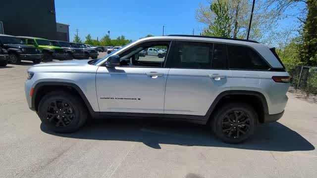 Thumbnail: 2026 Jeep Grand Cherokee - 5