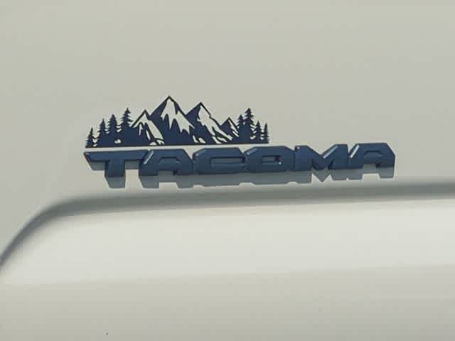 Thumbnail: 2017 Toyota Tacoma - 13