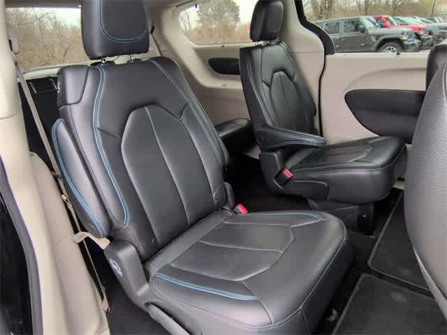 Thumbnail: 2021 Chrysler Pacifica - 21