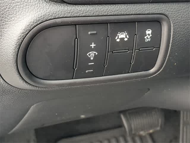 Thumbnail: 2018 Kia Forte - 17