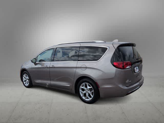 Thumbnail: 2018 Chrysler Pacifica - 6