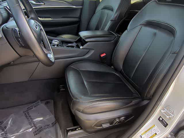 Thumbnail: 2022 Jeep Grand Cherokee - 17