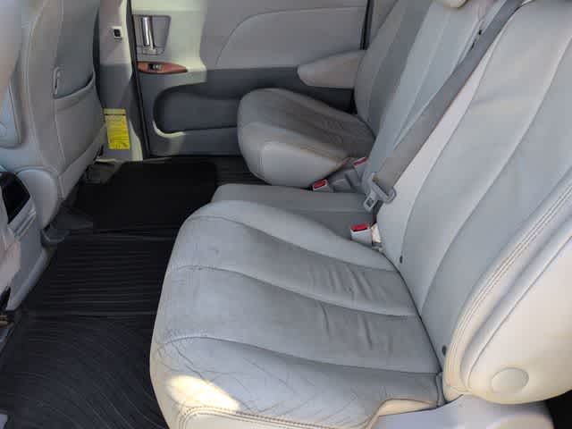 Thumbnail: 2014 Toyota Sienna - 20
