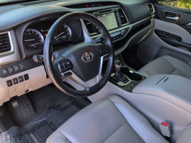 Thumbnail: 2017 Toyota Highlander - 10