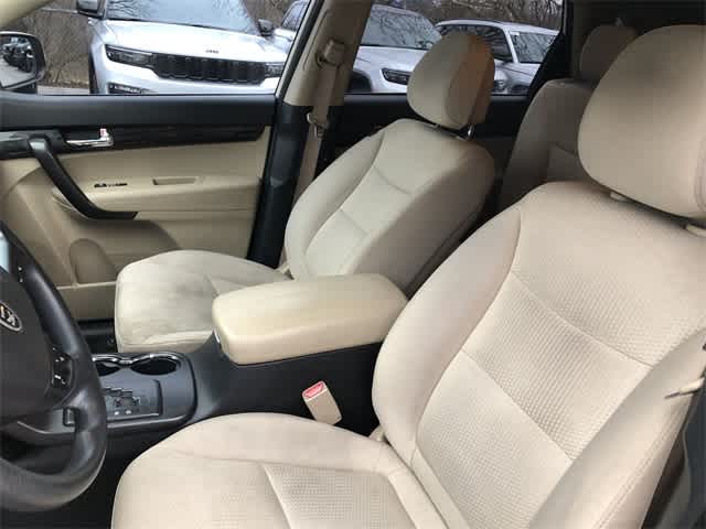 Thumbnail: 2011 Kia Sorento - 12