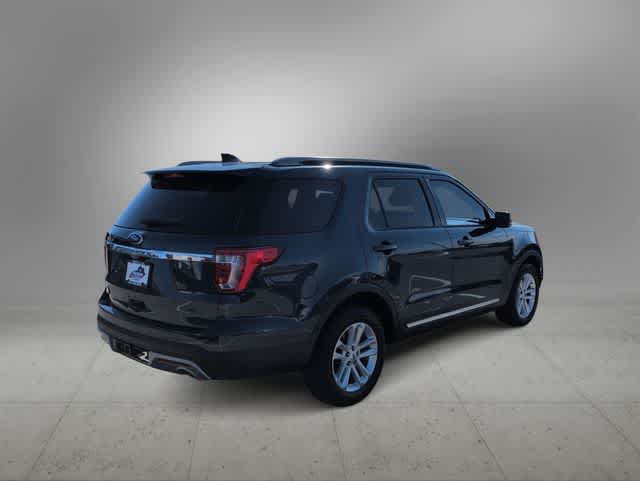Thumbnail: 2017 Ford Explorer - 8