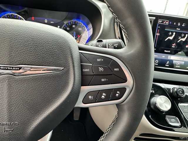 Thumbnail: 2023 Chrysler Pacifica - 8