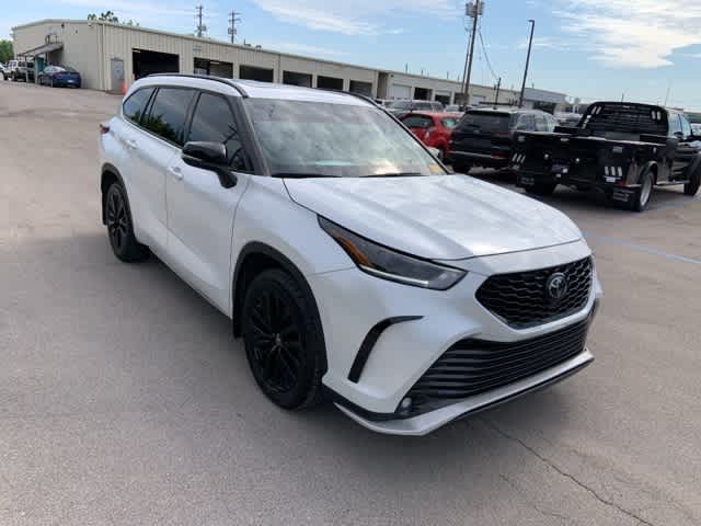 Thumbnail: 2023 Toyota Highlander - 26
