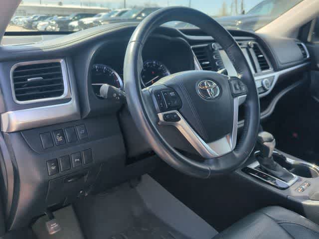 Thumbnail: 2016 Toyota Highlander - 10