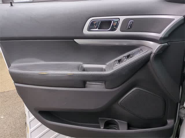 Thumbnail: 2014 Ford Explorer - 32